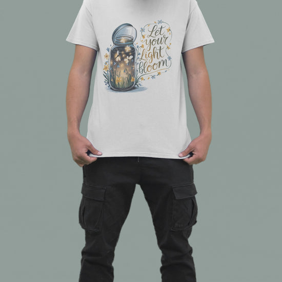 gildan-t-shirt-video-of-a-smiling-man-posing-in-a-studio-6954v