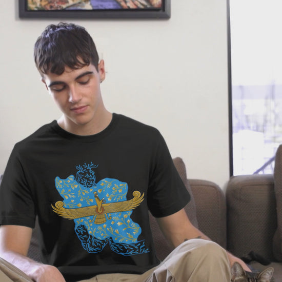 bella-canvas-tee-video-of-a-man-petting-a-cat-in-a-couch-8098v