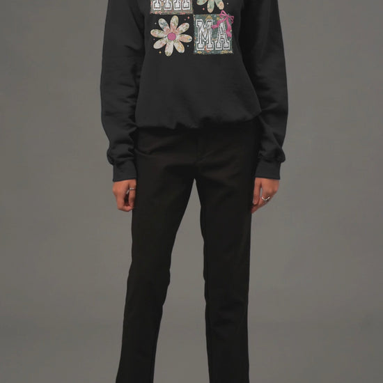 video-of-a-woman-wearing-a-crewneck-sweatshirt-and-a-hat-in-a-studio-5809v